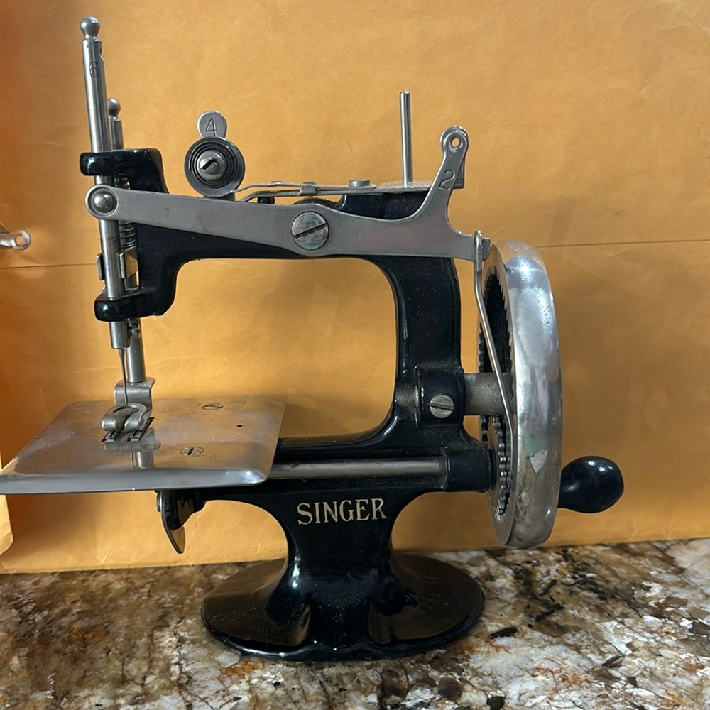 Vintage Singer Sewing Machine No. 20